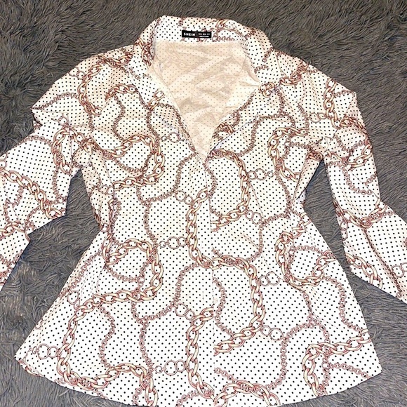 NWOT Chain Print Blouse 5️⃣✖️3️⃣0️⃣ - Picture 5 of 11